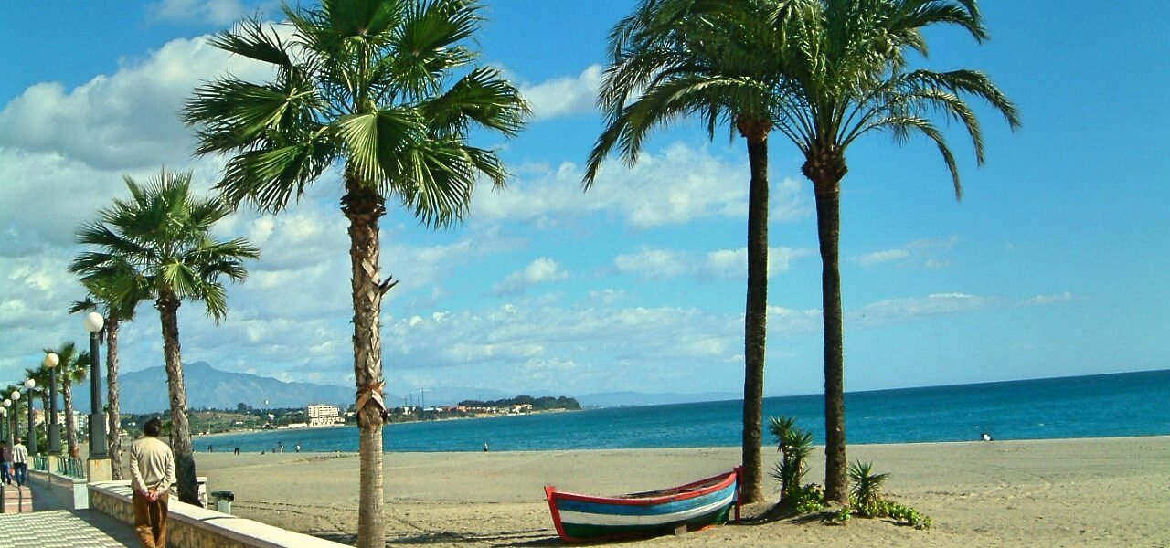 Playa de La Rada y paseo marítimo de Estepona