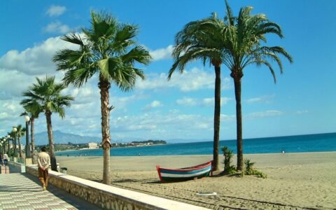 Playa de La Rada y paseo marítimo de Estepona